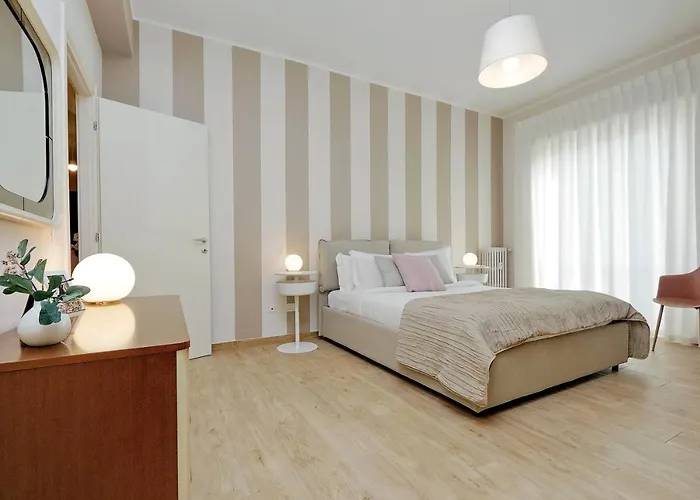 Elegant 3-Bed Apartment 10' Termini Wi-Fi Ac